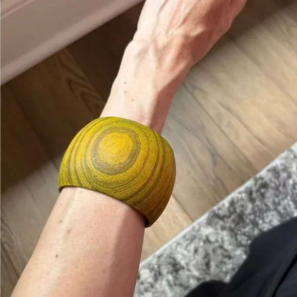 Wood grain lime green/yellow lightweight bracelet cuff - Picture 3 of 4